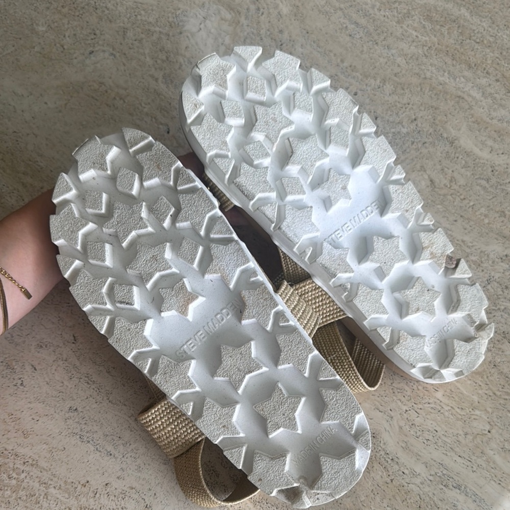 Steve Madden Beige Strap Sandals like new - Picture 4 of 5